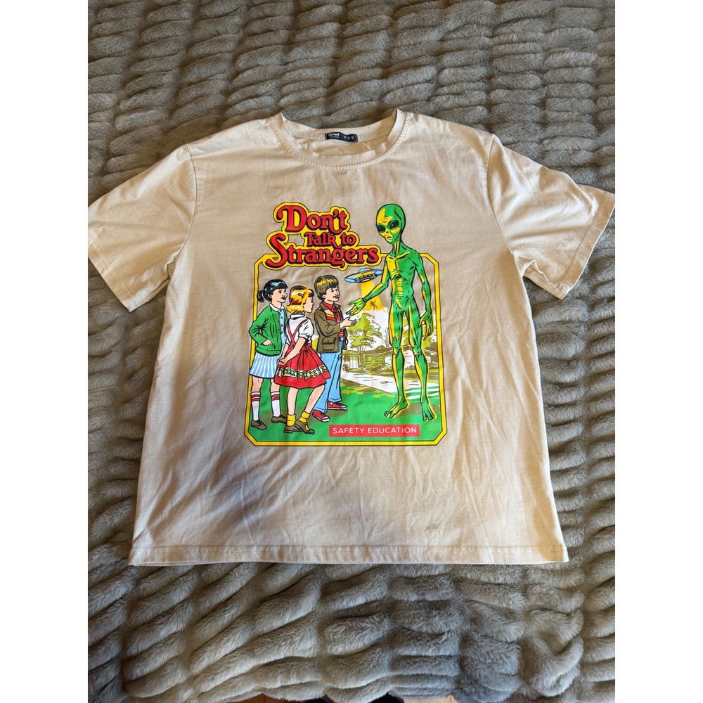Romwe Don't Talk to Strangers‎ Alien Graphic Tee Tan Beige Size M Humor Shirt